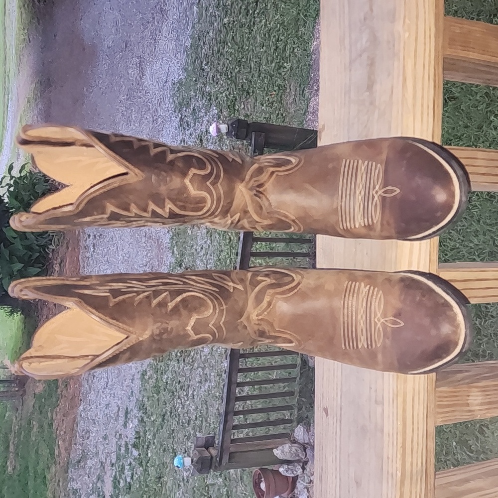ARIAT Heritage Cowboy Boot sz 9C  or a 7/8 ladies